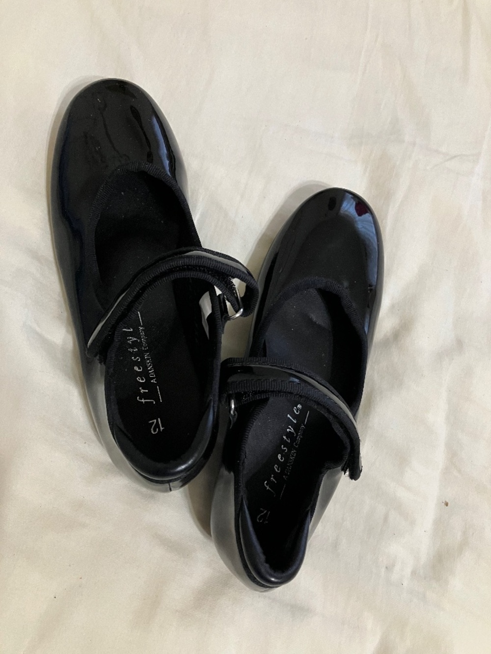 Dance tap shoes